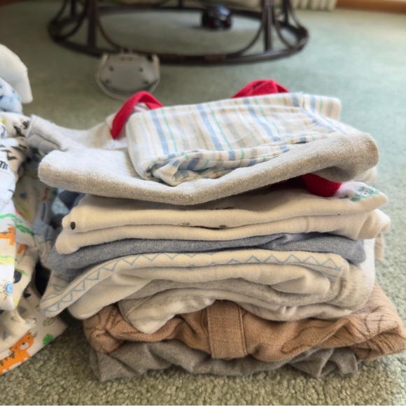 26 pieces Assorted Baby Clothes Bundle 0-3 months - Picture 6 of 6